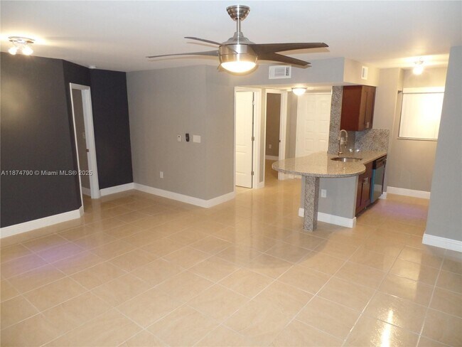 Foto del edificio - 2890 N Oakland Forest Dr