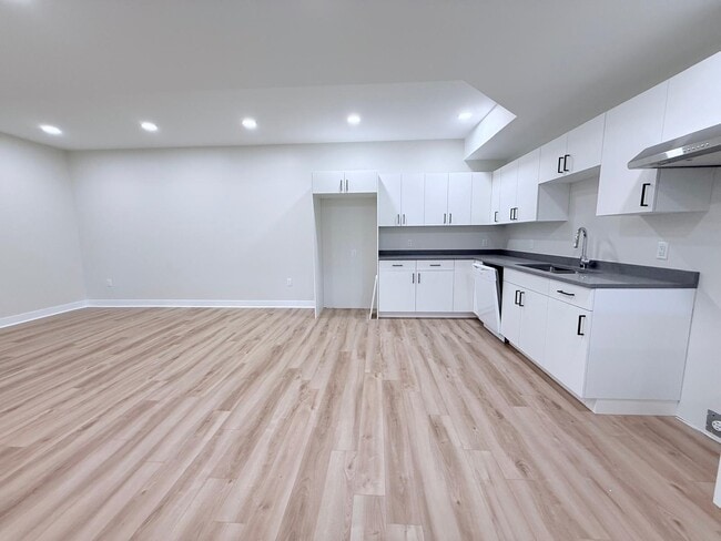 Building Photo - 21299 Harbour Rd