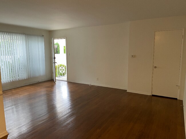 Foto del edificio - 1122 S Clark Dr