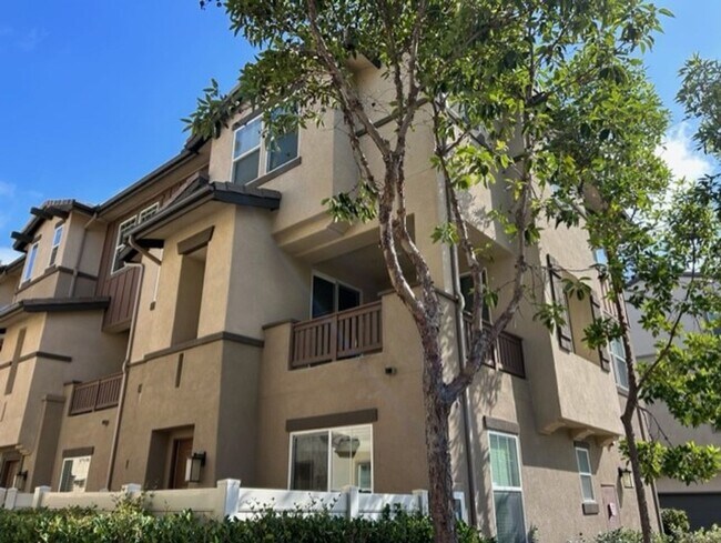 Foto del edificio - 3 bedroom and 4 bath home available in Otay Mesa