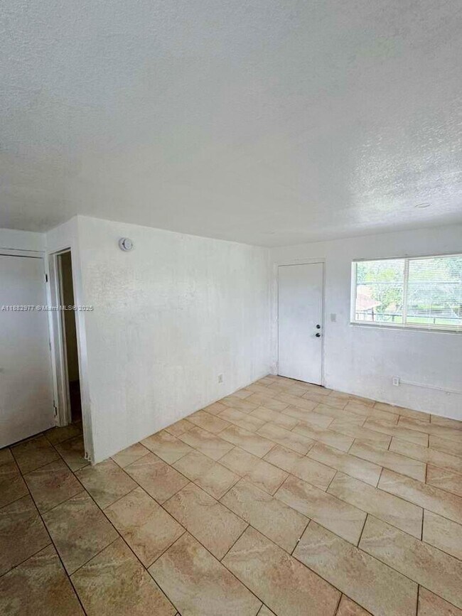 Foto del edificio - 485 SW 4th Ave