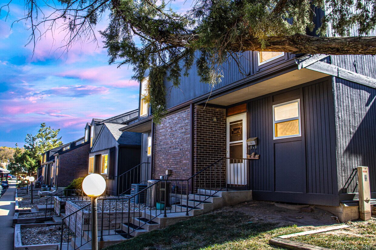 Foto principal - Windchase Flats &amp; Townhomes