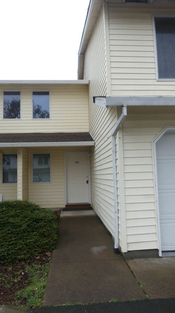 Photo - 3 Bed 2.5 Bath Townhome Near Fairview Village