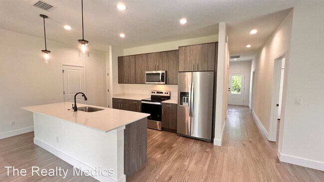 Building Photo - 4 br, 2 bath House - 2742 Wright Ave SE