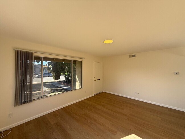 Building Photo - Freshly Remodeled 3B/2BA W/ Fenced Yard & Attached Garage!