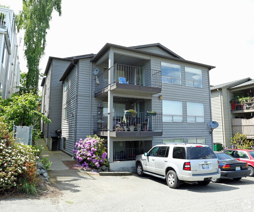 Building Photo - 3232 21st Ave W