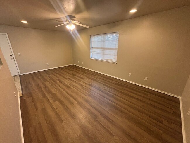 Foto del edificio - Three Bedroom Home in Tuttle! NEW PHOTOS C...