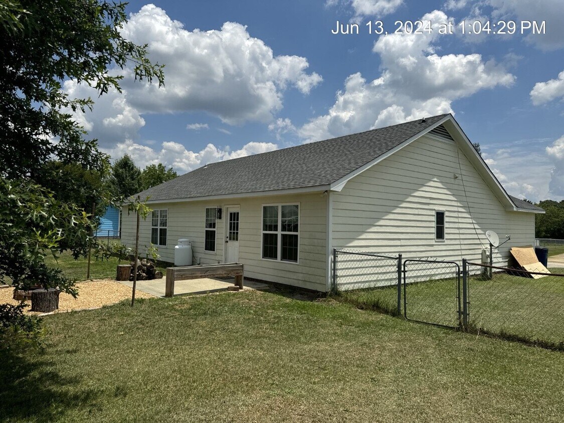 Primary Photo - 146 Cavalier Dr
