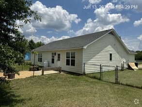 Building Photo - 146 Cavalier Dr
