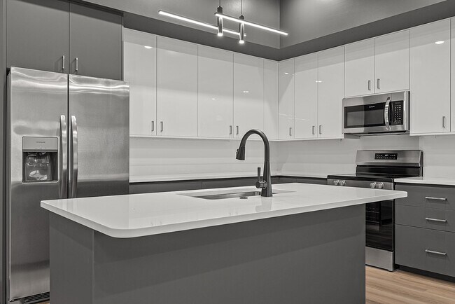 Foto del edificio - Edge Luxury Townhomes