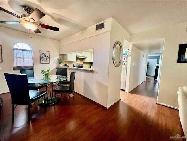 Foto del edificio - 2700 Parker Ln