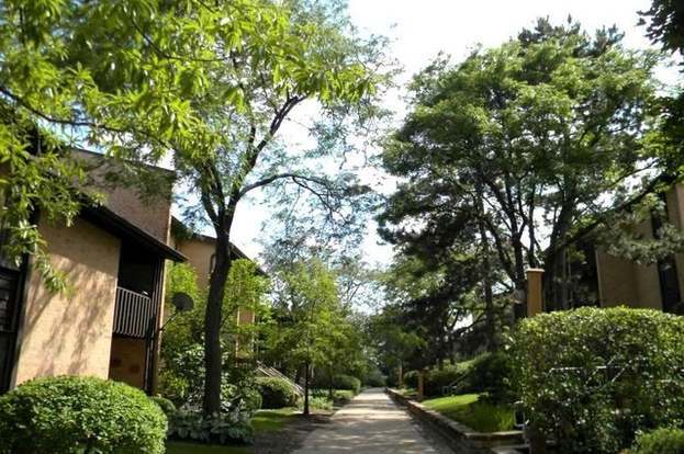 Foto del edificio - 6111 Knoll Wood Rd