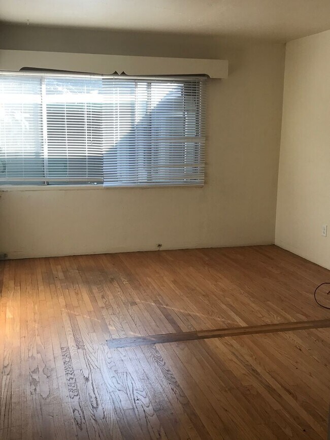 Building Photo - *DEPOSIT PENDING* 3 Bedroom 2 Bathroom Hou...