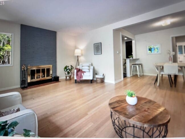 Foto del edificio - 3038 NE Hoyt St