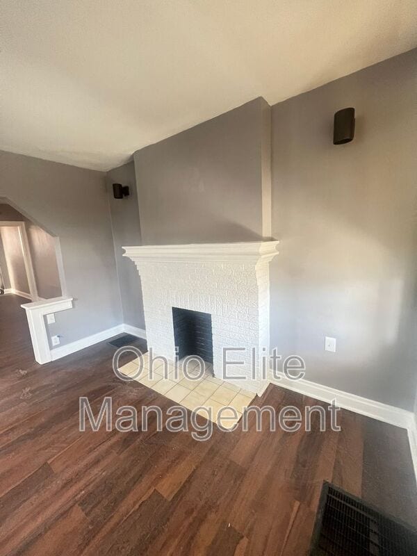 Building Photo - 287 N Burgess Ave