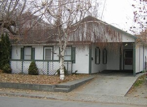 Building Photo - 730 Saddlerock Dr