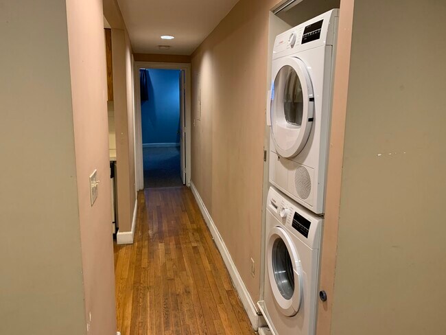 Building Photo - 465 Beacon St