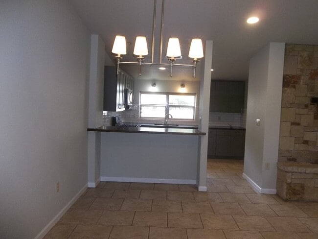 Building Photo - 210 Loma Vista Dr