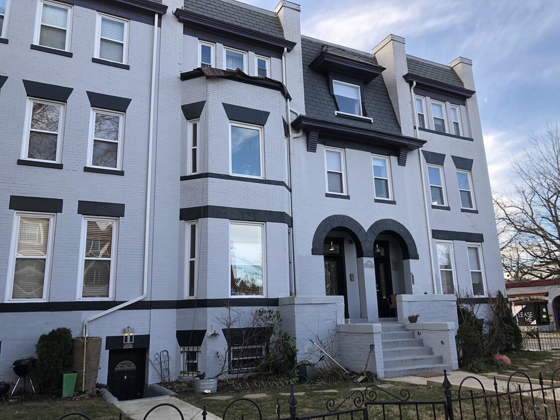 Foto principal - 1038 Lamont St NW