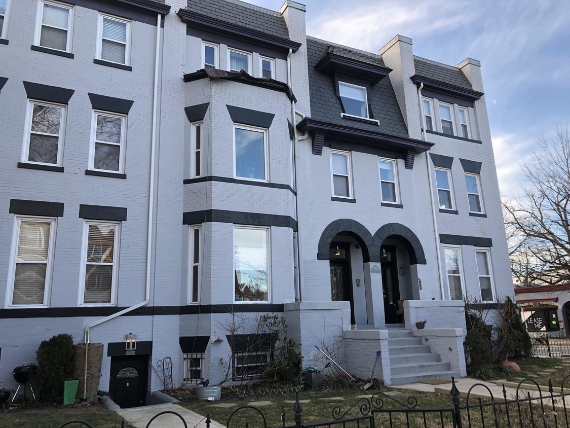 Primary Photo - 1038 Lamont St NW