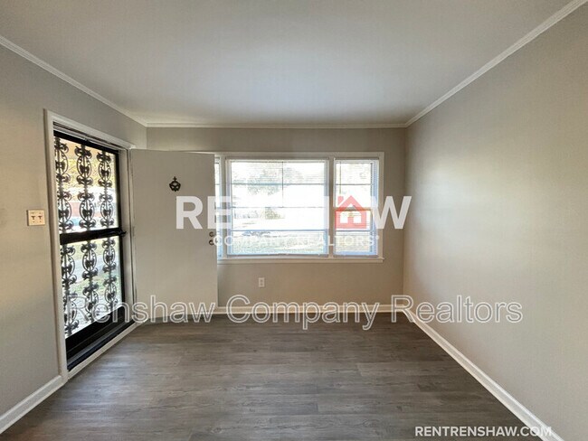 Foto del edificio - 1548 Ivy Rd