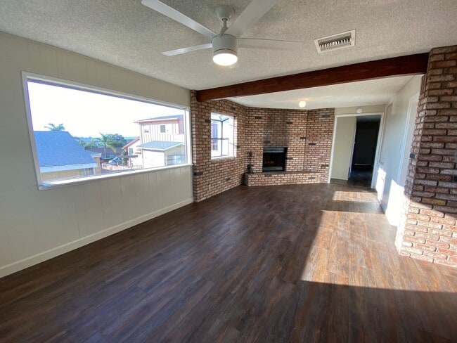 Building Photo - ***JUST REDUCED AND MOVE IN SPECIAL!!!*** ...