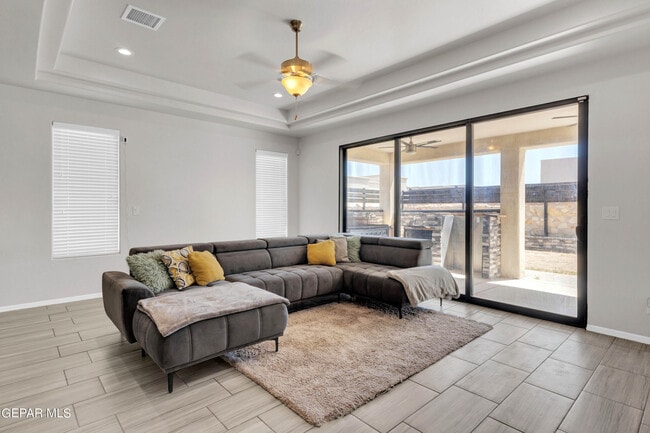 Foto del edificio - 1044 Gaitan St