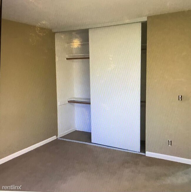 Building Photo - 1 br, 1 bath Townhome - 15103 Yosemite Way