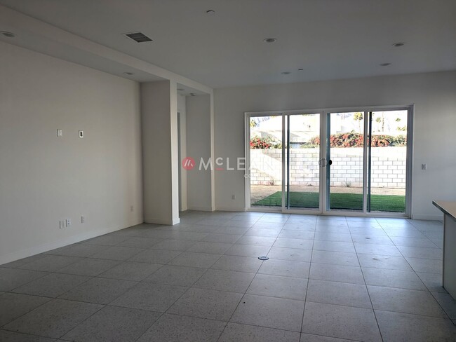 Foto del edificio - 2BR with Office Bonus Room in Palm Springs...