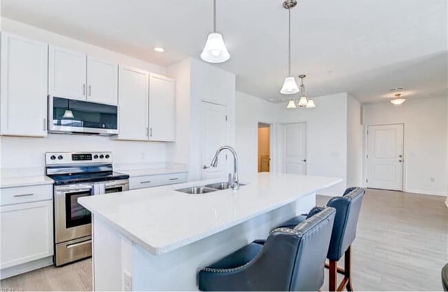 Building Photo - 1725 Dromolin Dr