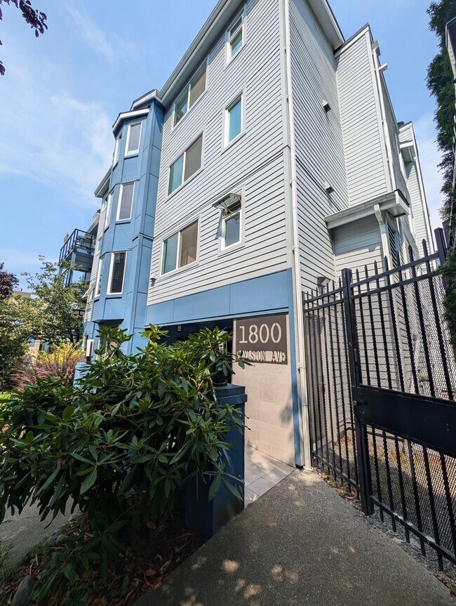 Foto del edificio - Cap Hill Condo for Rent - 2 Bed, Secure Pa...