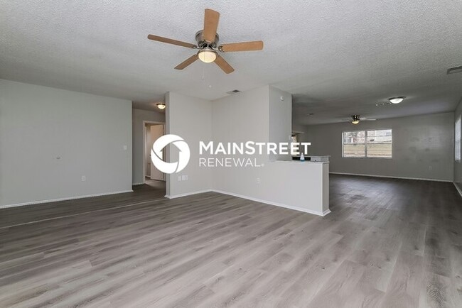 Building Photo - 3 Bedroom Pet-Friendly Home in SPRING HILL...