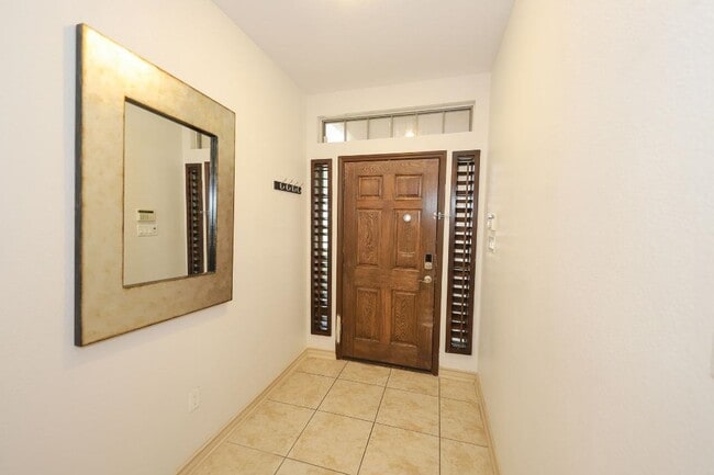 Building Photo - 9813 Sandhill Dr