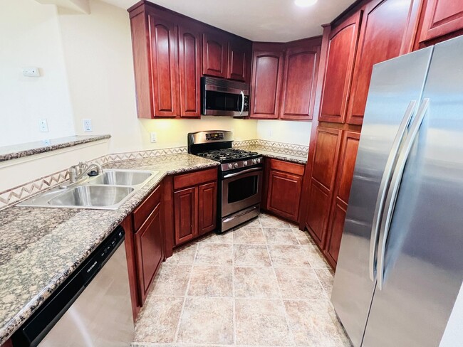 Building Photo - Beautiful Penthouse Condo with Gorgeous Ba...