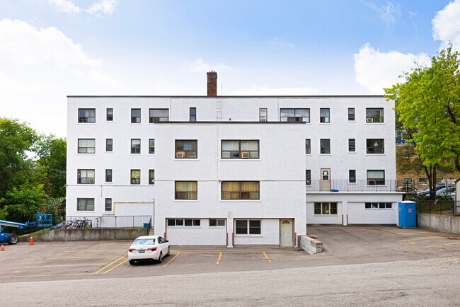 Photo du bâtiment - 12 Kinsdale Blvd.