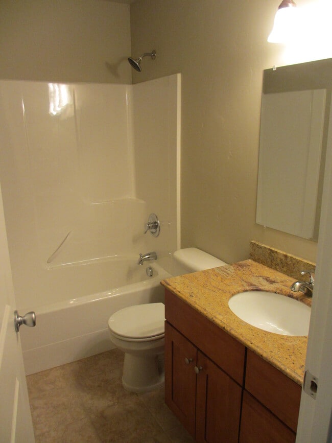 Foto del edificio - 472 SE Oak St