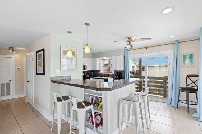 Foto del edificio - 344 E Beach Blvd