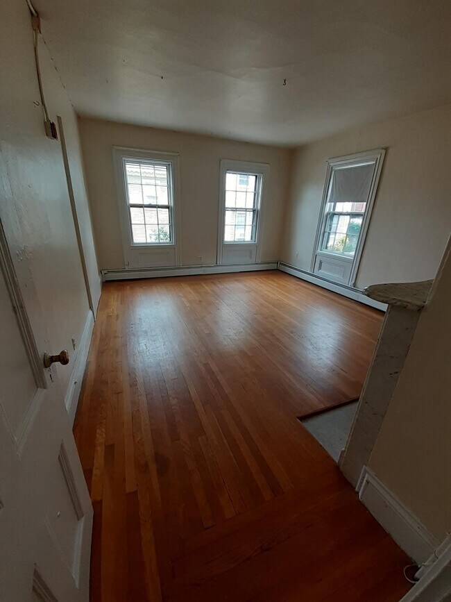 Bedroom - 35 Bowen St