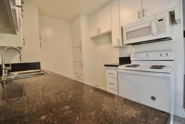 Foto del edificio - 12142 Burbank Blvd