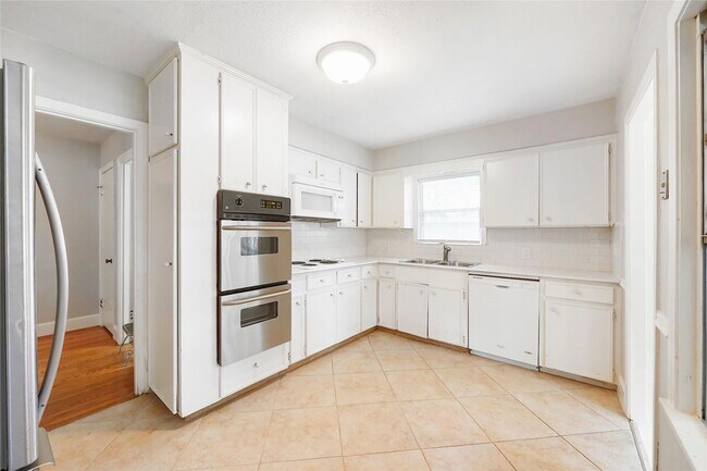 Foto del edificio - 1002 Waltway Dr