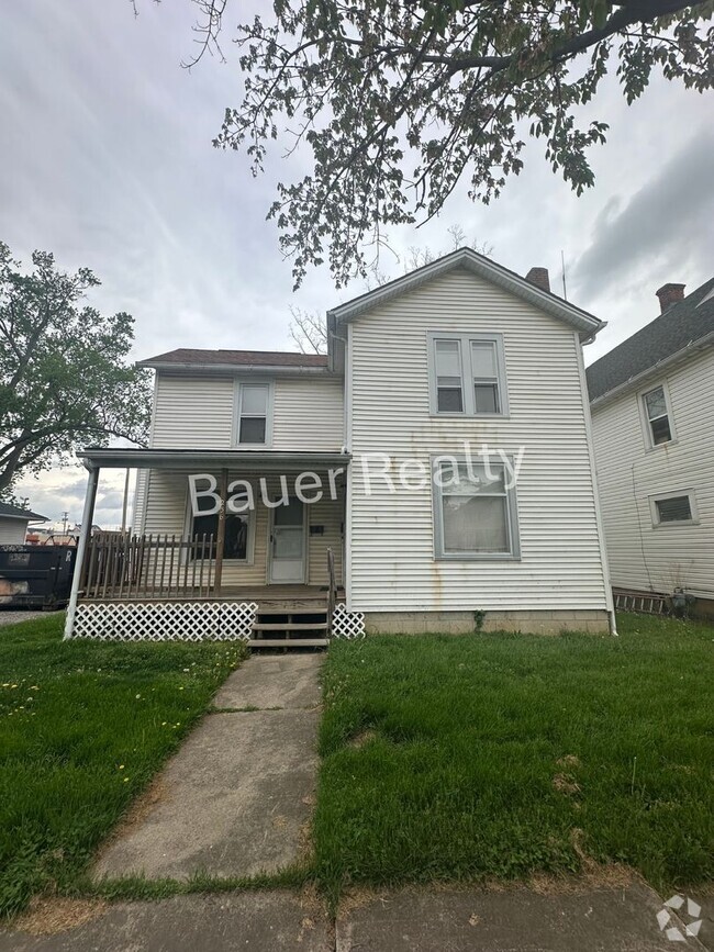 Building Photo - 236 Maple St