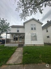 Building Photo - 236 Maple St