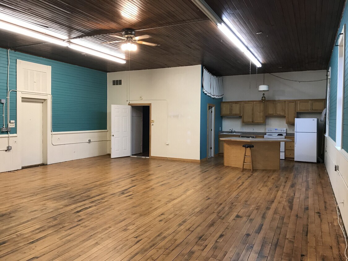 Main Room - 107 W Maple St