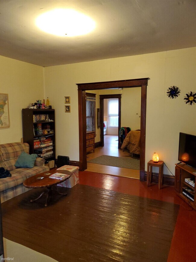 Building Photo - 2 br, 1 bath Apartment - 813 Ferris Ct