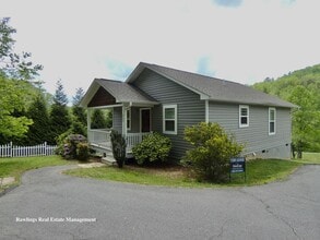 Building Photo - 332 Old Fort Rd