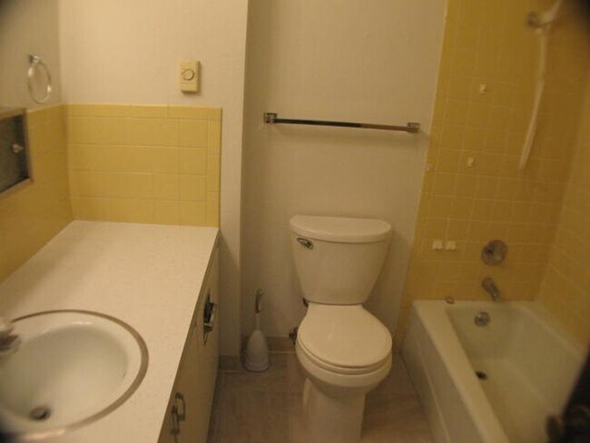 Building Photo - ALL PROSPECTIVE TENANTS MUST SUBMIT A $58 NON-REFUNDABLE APPLICATION FEE PER APPLICANT ONLINE AND...