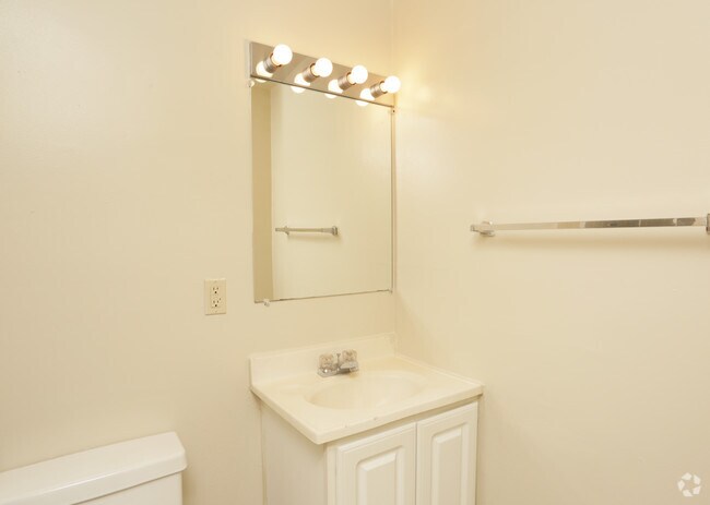 Mallard Court Apartments 4511 Colony Ct Alexandria VA Apartments Mallard Court Apartments 4511 Colony Ct Alexandria VA Apartments