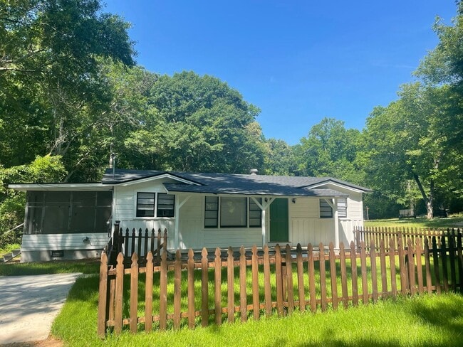 Photo - Charming Cottage on the Eastside Available Now House