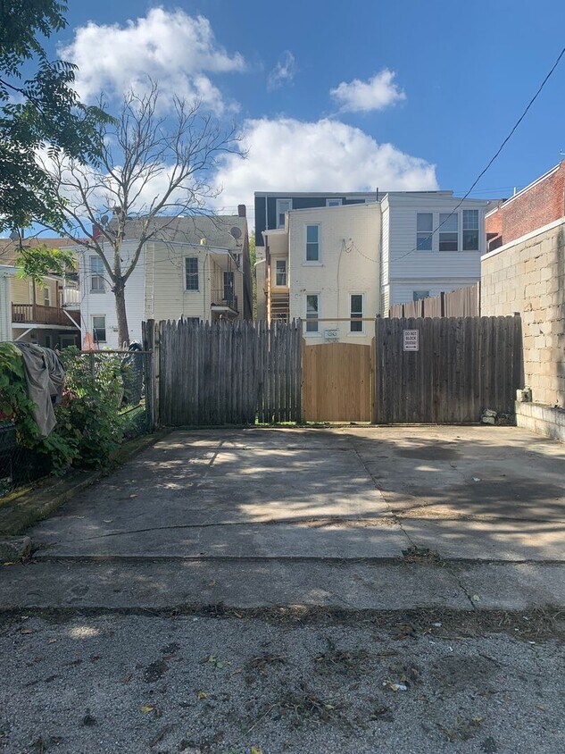 Foto del edificio - 241 N Newberry St