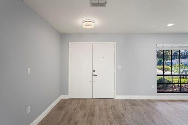 Building Photo - 8312 Roxboro Dr